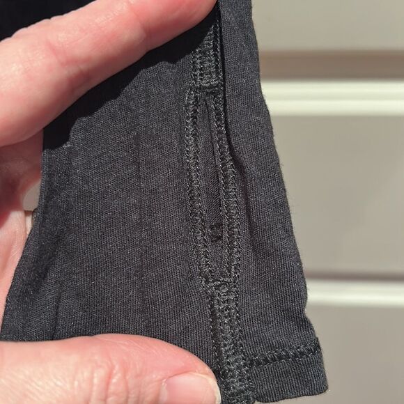 Lululemon black jersey long sleeve top slit back 4? - Picture 3 of 7